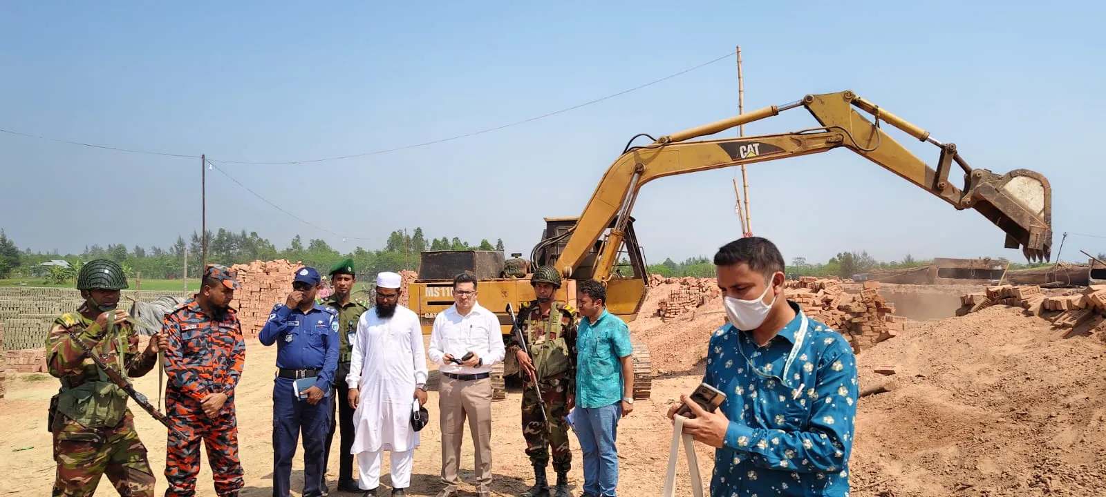 কমলনগরে তিনটি অবৈধ ইটভাটা মালিককে সাড়ে ৪ লাখ টাকা জরিমানা